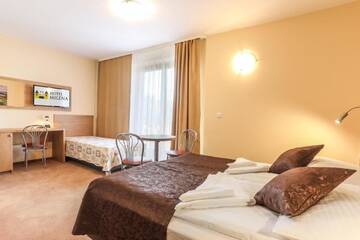 Фото номера Трехместный номер с балконом Отель Hotel Milena г. Милювка 4
