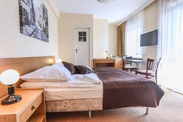 Фото номера Двухместный номер с 1 кроватью и балконом Отель Hotel Milena г. Милювка 3